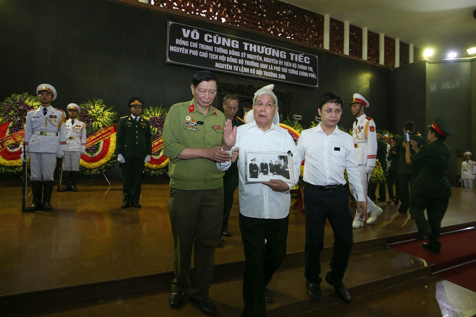 Nghiêng mình tiễn biệt Trung tướng Đồng Sỹ Nguyên - Ảnh 12. Nghiêng mình tiễn biệt Trung tướng Đồng Sỹ Nguyên - Ảnh 12.