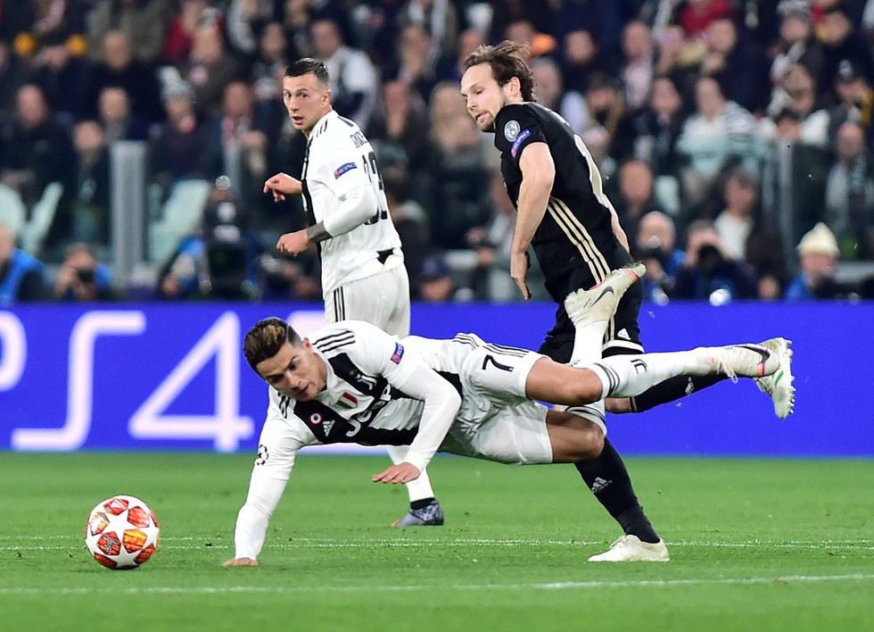 90 phút mang cảm xúc trái ngược của Messi và Ronaldo - Ảnh 8. 90 phút mang cảm xúc trái ngược của Messi và Ronaldo - Ảnh 8.