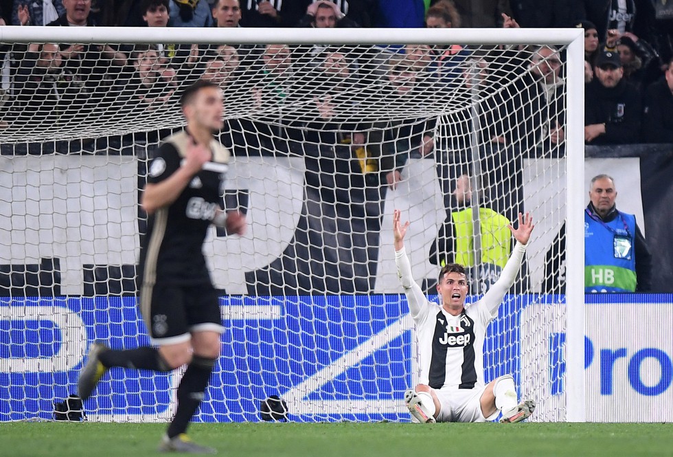 90 phút mang cảm xúc trái ngược của Messi và Ronaldo - Ảnh 10. 90 phút mang cảm xúc trái ngược của Messi và Ronaldo - Ảnh 10.