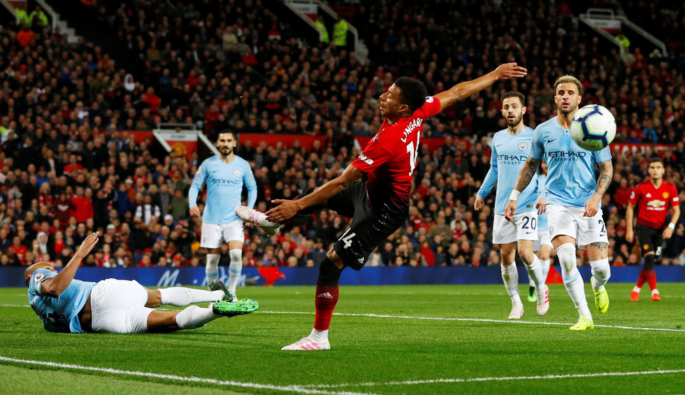 HLV Guardiola nhìn về chức vô địch sau trận derby Manchester - Ảnh 5. HLV Guardiola nhìn về chức vô địch sau trận derby Manchester - Ảnh 5.