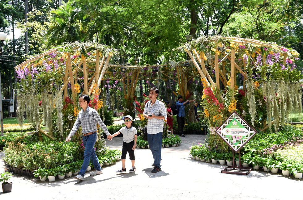 Check-in công viên Tao Đàn ngắm hoa lan trong Sắc màu nhiệt đới - Ảnh 2. Check-in công viên Tao Đàn ngắm hoa lan trong Sắc màu nhiệt đới - Ảnh 2.