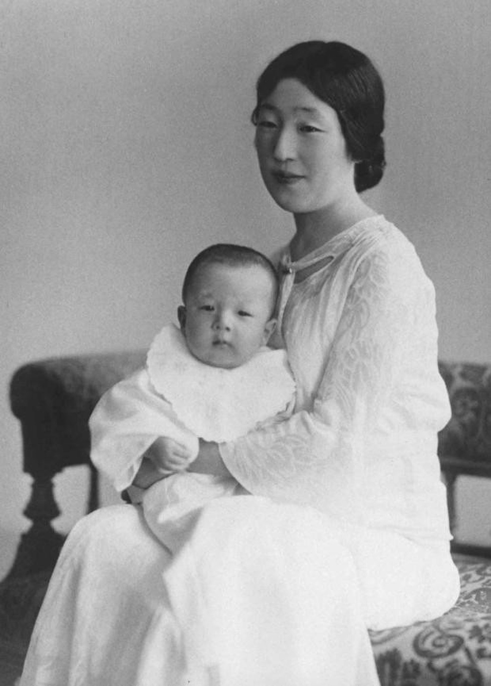 Những hình ảnh ghi dấu cuộc đời Nhật hoàng Akihito - Ảnh 2.