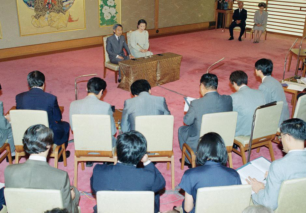 Những hình ảnh ghi dấu cuộc đời Nhật hoàng Akihito - Ảnh 15.