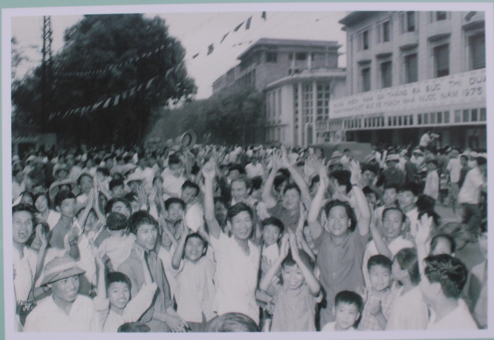 Ngắm những bức ảnh lịch sử vào ngày thống nhất đất nước - Ảnh 8. Ngắm những bức ảnh lịch sử vào ngày thống nhất đất nước - Ảnh 8.