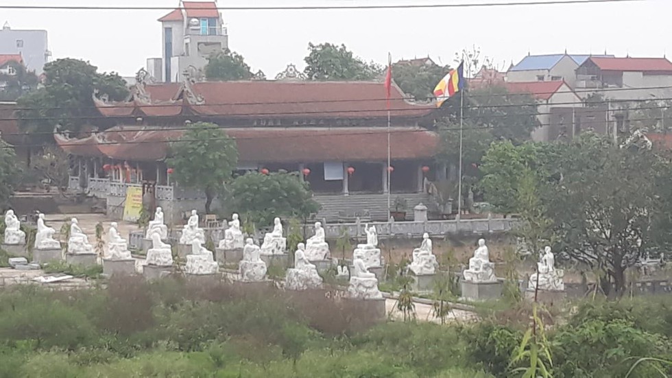 Vặt tai, bẻ tay, chặt ngón chân... 16 vị La Hán trong chùa - Ảnh 2. Vặt tai, bẻ tay, chặt ngón chân... 16 vị La Hán trong chùa - Ảnh 2.