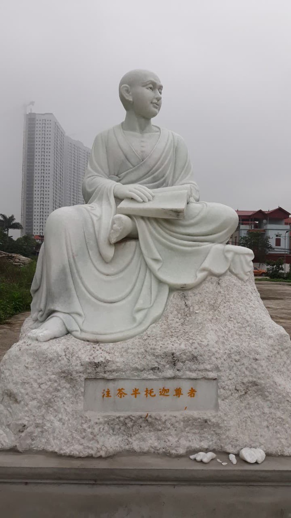 Vặt tai, bẻ tay, chặt ngón chân... 16 vị La Hán trong chùa - Ảnh 6. Vặt tai, bẻ tay, chặt ngón chân... 16 vị La Hán trong chùa - Ảnh 6.