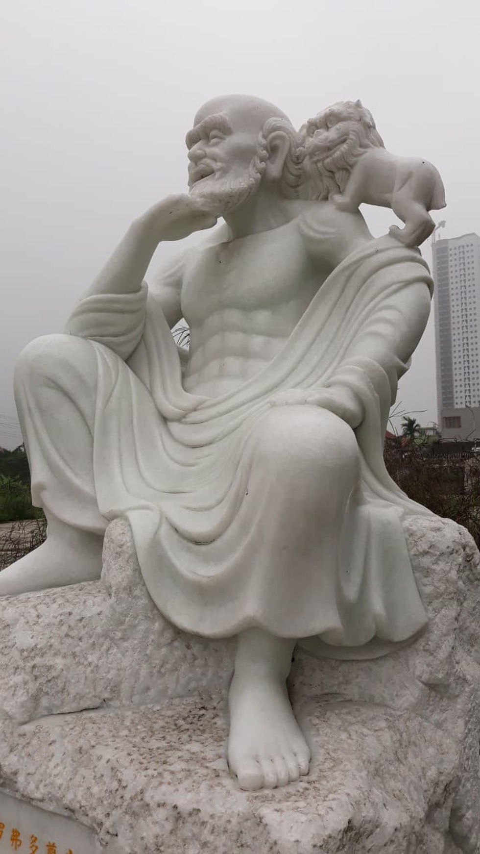 Vặt tai, bẻ tay, chặt ngón chân... 16 vị La Hán trong chùa - Ảnh 9. Vặt tai, bẻ tay, chặt ngón chân... 16 vị La Hán trong chùa - Ảnh 9.