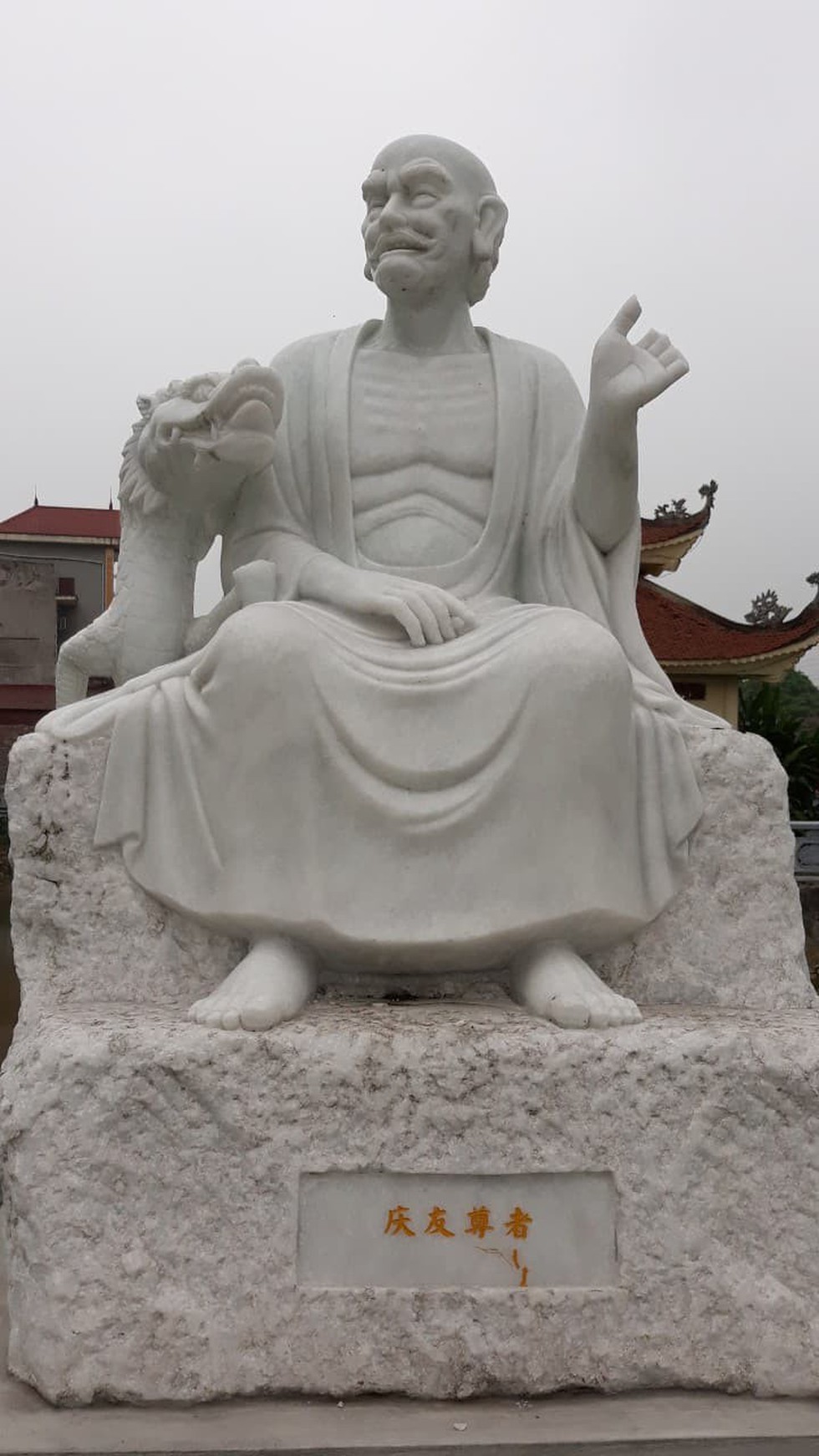 Vặt tai, bẻ tay, chặt ngón chân... 16 vị La Hán trong chùa - Ảnh 12. Vặt tai, bẻ tay, chặt ngón chân... 16 vị La Hán trong chùa - Ảnh 12.