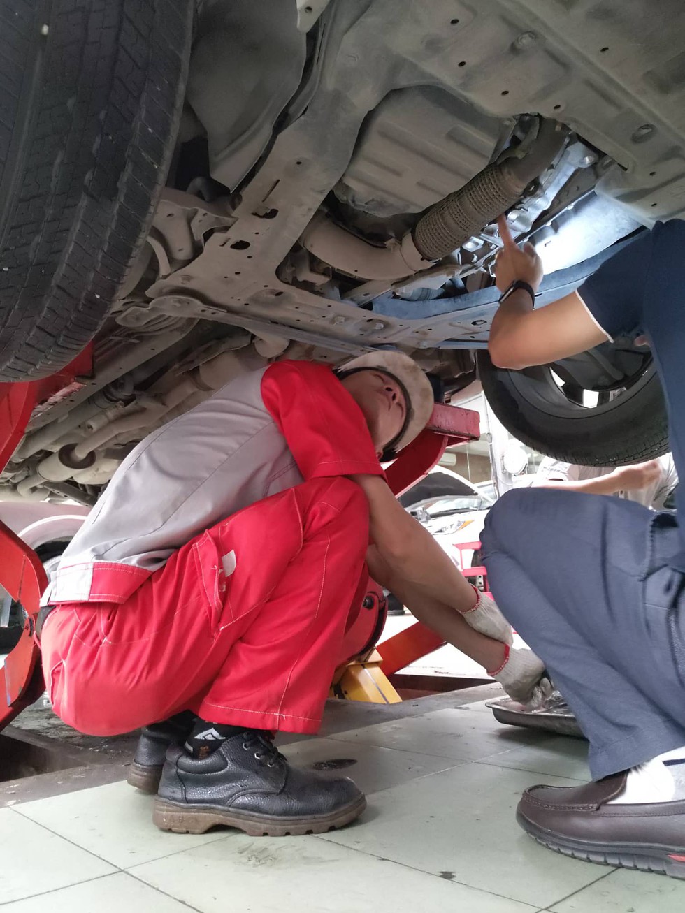 Nissan Việt Nam kết luận gì vụ xe X-Trail rò rỉ dầu nhớt? - Ảnh 1. Nissan Việt Nam kết luận gì vụ xe X-Trail rò rỉ dầu nhớt? - Ảnh 1.