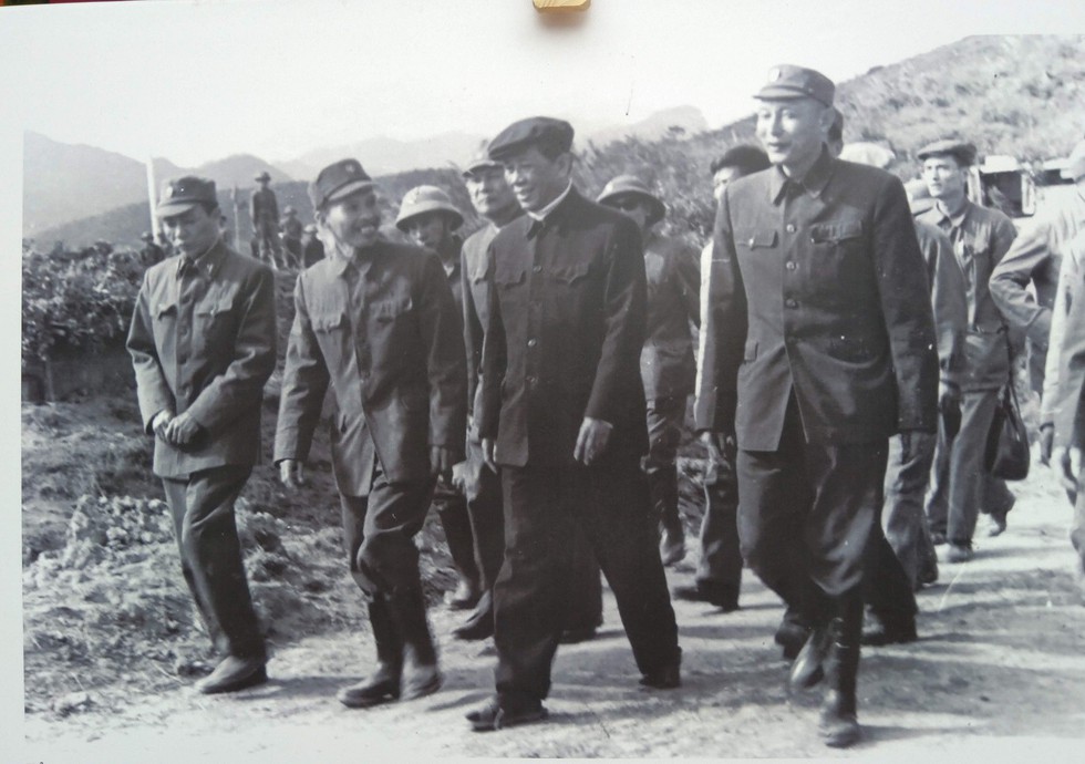 tong-bi-thu-le-duan-15579278408451676475800.jpg