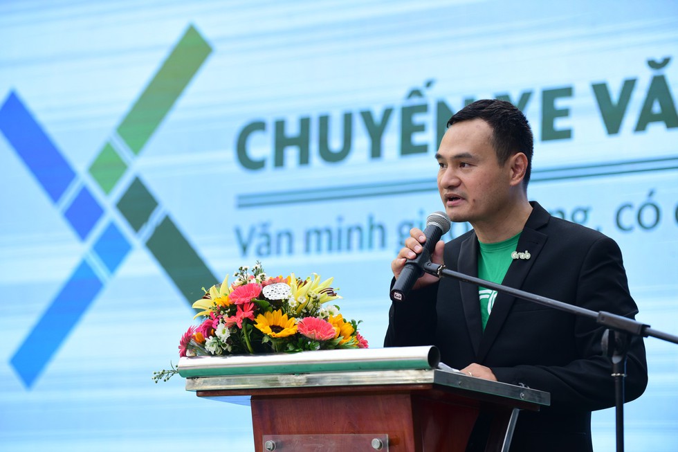 Báo Tuổi Trẻ cùng các sở ngành khởi hành Chuyến xe văn minh - Ảnh 5. Báo Tuổi Trẻ cùng các sở ngành khởi hành Chuyến xe văn minh - Ảnh 5.