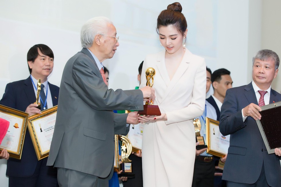 Sunshine Homes được vinh danh tại Diễn đàn kinh tế quốc tế Asia 2019 - Ảnh 2. Sunshine Homes được vinh danh tại Diễn đàn kinh tế quốc tế Asia 2019 - Ảnh 2.