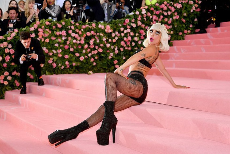 Những bộ cánh khiến người xem sốc nặng tại Met Gala 2019 - Ảnh 2. Những bộ cánh khiến người xem sốc nặng tại Met Gala 2019 - Ảnh 2.