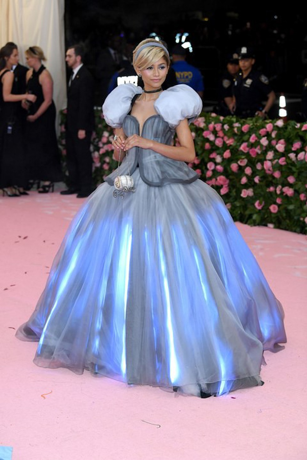 Những bộ cánh khiến người xem sốc nặng tại Met Gala 2019 - Ảnh 15. Những bộ cánh khiến người xem sốc nặng tại Met Gala 2019 - Ảnh 15.