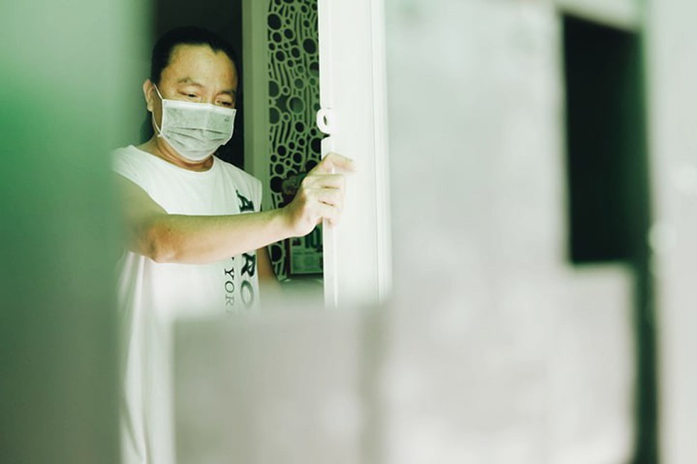 Dân Nam Sài Gòn ở nhà cũng phải đeo khẩu trang, đóng cửa vì mùi hôi từ bãi rác - Ảnh 5. Dân Nam Sài Gòn ở nhà cũng phải đeo khẩu trang, đóng cửa vì mùi hôi từ bãi rác - Ảnh 5.