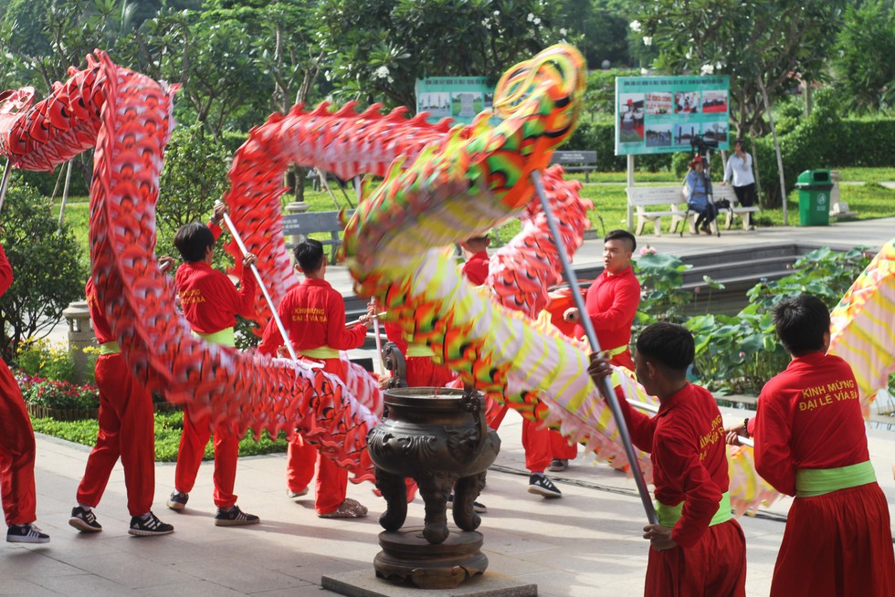Rực rỡ lễ giỗ Đức Lễ Thành Hầu Nguyễn Hữu Cảnh - Ảnh 4. Rực rỡ lễ giỗ Đức Lễ Thành Hầu Nguyễn Hữu Cảnh - Ảnh 4.