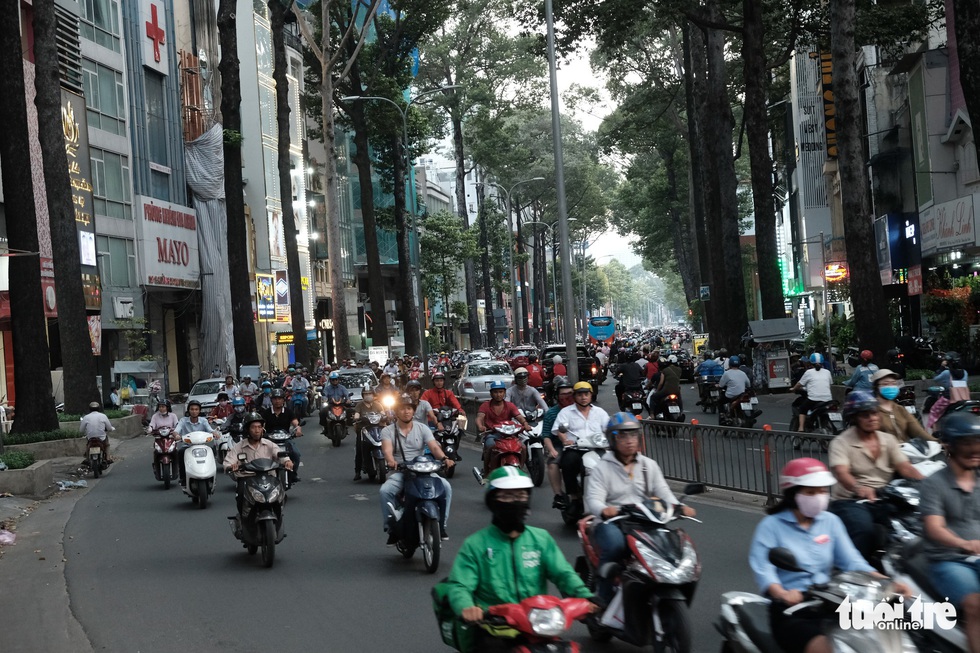 Những cung đường tử thần đáng sợ ở TP.HCM - Ảnh 3. Những cung đường tử thần đáng sợ ở TP.HCM - Ảnh 3.