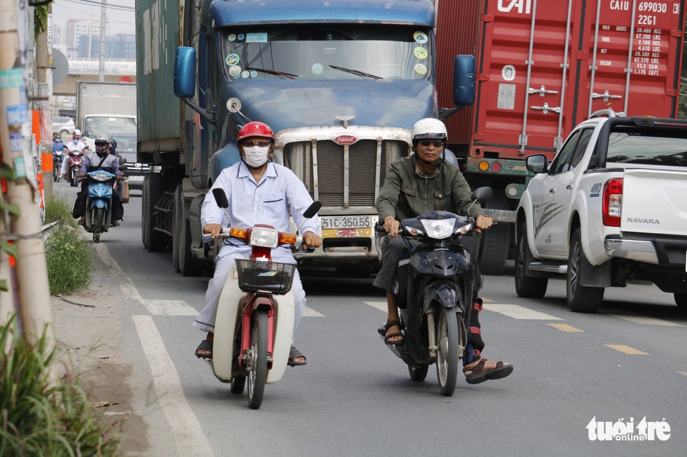 Những cung đường tử thần đáng sợ ở TP.HCM - Ảnh 7. Những cung đường tử thần đáng sợ ở TP.HCM - Ảnh 7.