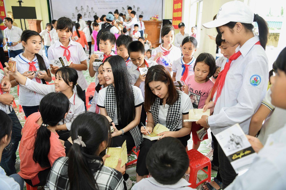 Hành trình Từ trái tim: Trao gửi khát vọng lớn đến thanh niên vùng biển đảo - Ảnh 11. Hành trình Từ trái tim: Trao gửi khát vọng lớn đến thanh niên vùng biển đảo - Ảnh 11.
