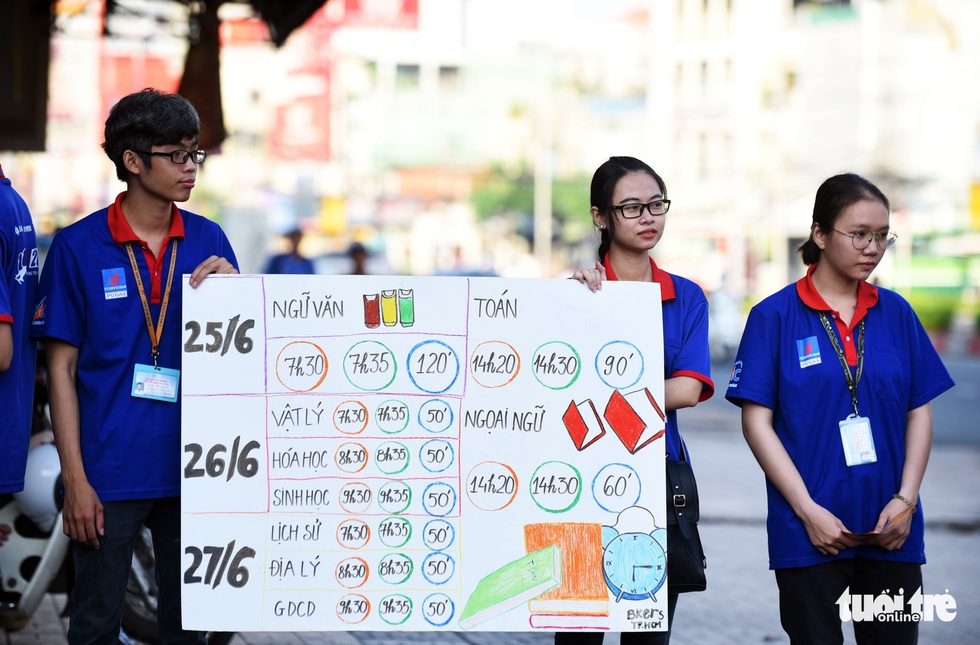 Tình nguyện viên - tình bạn không thể quên của thí sinh cả nước - Ảnh 13. Tình nguyện viên - tình bạn không thể quên của thí sinh cả nước - Ảnh 13.