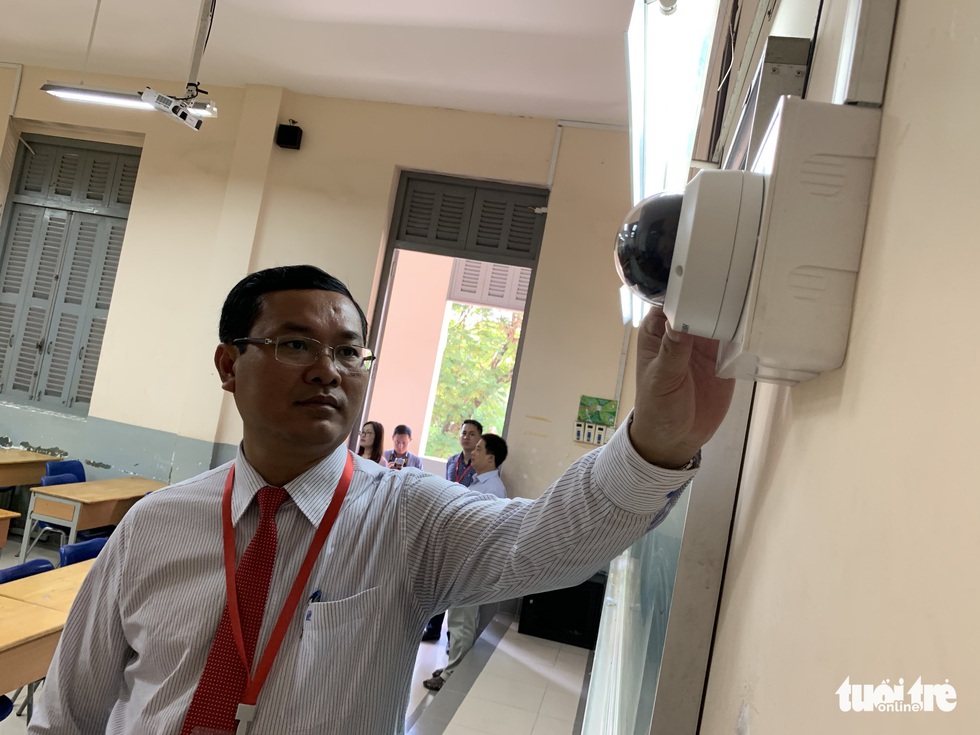 Cận cảnh khu vực chấm thi THPT quốc gia dày đặc camera - Ảnh 1. Cận cảnh khu vực chấm thi THPT quốc gia dày đặc camera - Ảnh 1.