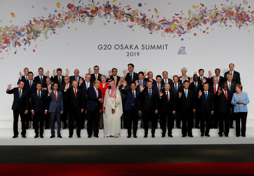 Tiết lộ hậu trường chụp ảnh gia đình G20 ở Osaka - Ảnh 1. Tiết lộ hậu trường chụp ảnh gia đình G20 ở Osaka - Ảnh 1.