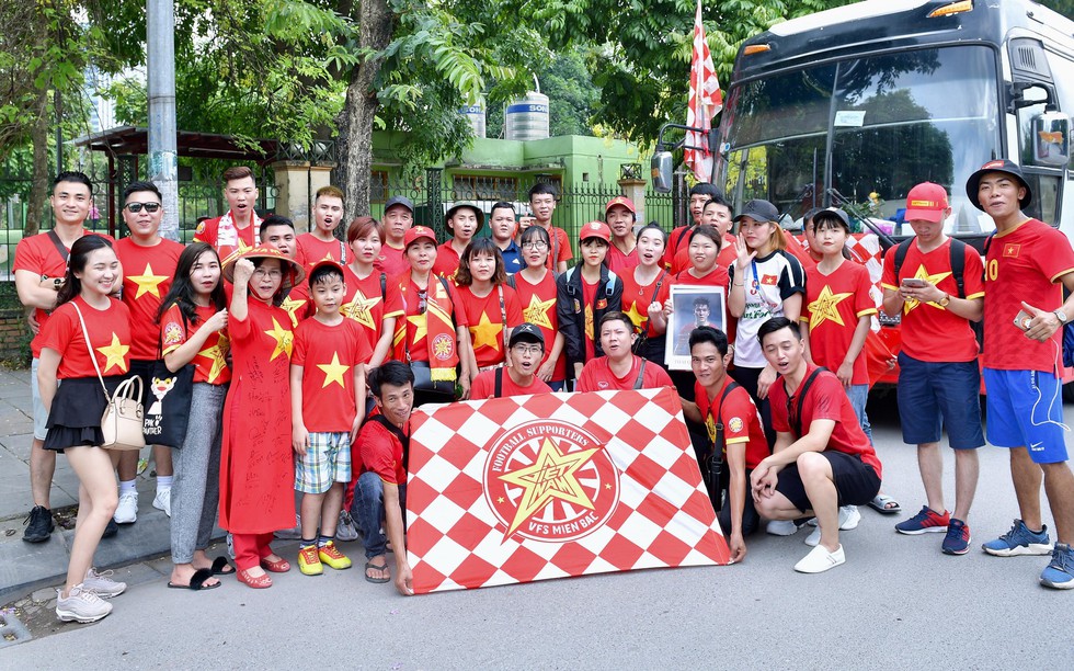 Thành phố Việt Trì đỏ rực, tiếp lửa cho U23 Việt Nam - Ảnh 4. Thành phố Việt Trì đỏ rực, tiếp lửa cho U23 Việt Nam - Ảnh 4.