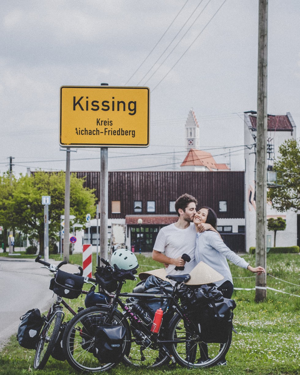 Hai chiếc nón lá và 16.000km - Ảnh 4. Hai chiếc nón lá và 16.000km - Ảnh 4.
