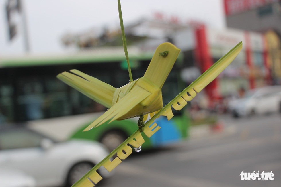 Nghề... xỏ lá giữa Hà thành - Ảnh 13. Nghề... xỏ lá giữa Hà thành - Ảnh 13.