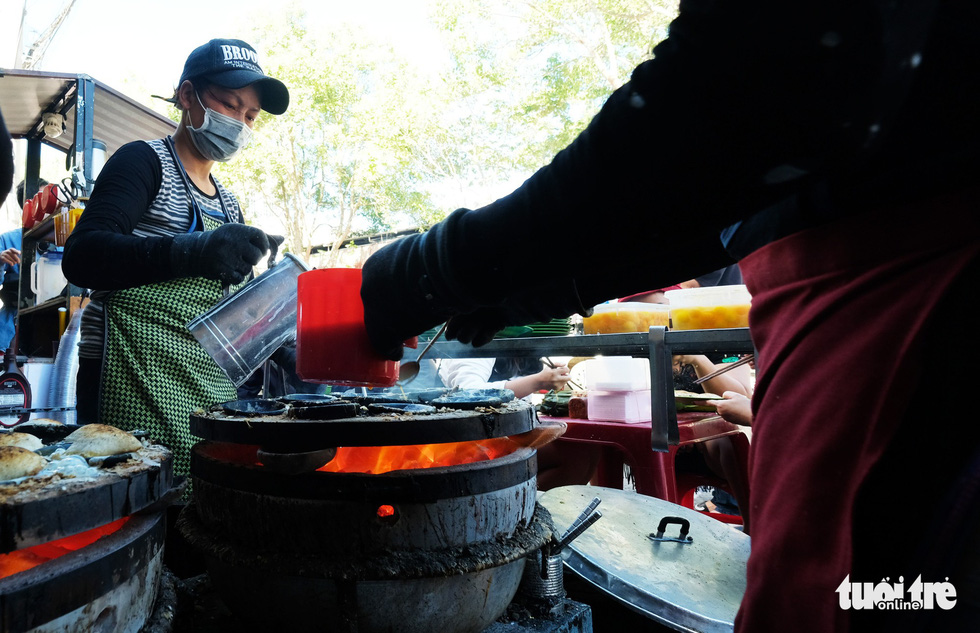 To Dalat, you must eat banh can - Photo 5.