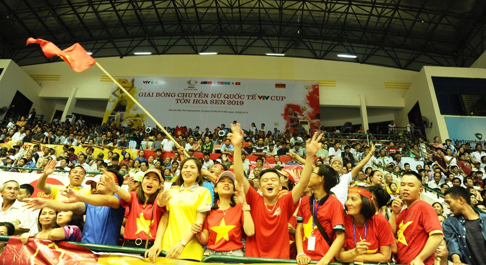 Tuyển nữ Việt Nam ngậm ngùi lỡ ngôi vô địch giải bóng chuyền VTV cup - Ảnh 10. Tuyển nữ Việt Nam ngậm ngùi lỡ ngôi vô địch giải bóng chuyền VTV cup - Ảnh 10.