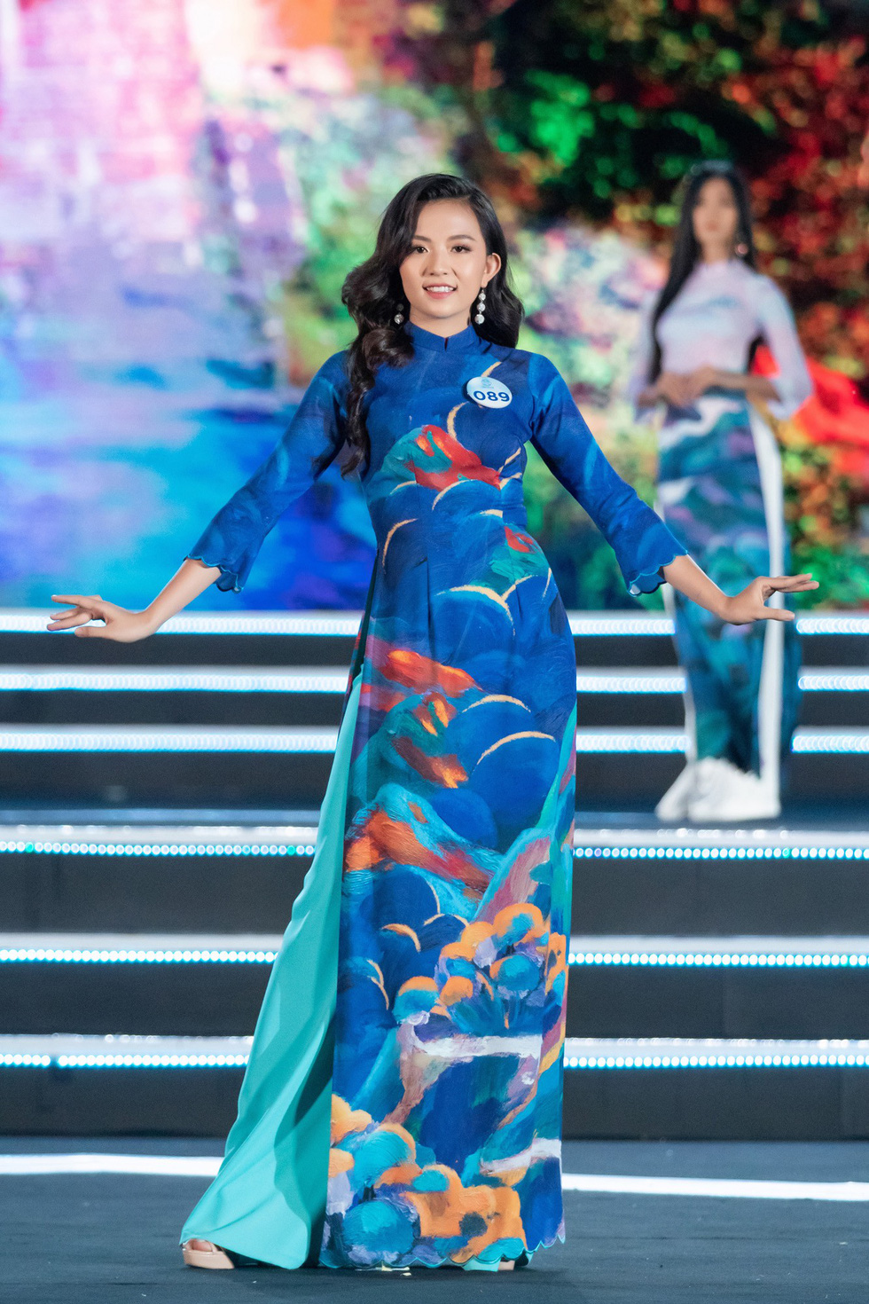 Bộ sưu tập áo dài đèo Hải Vân giúp Lương Thùy Linh đăng quang - Ảnh 6. Bộ sưu tập áo dài đèo Hải Vân giúp Lương Thùy Linh đăng quang - Ảnh 6.