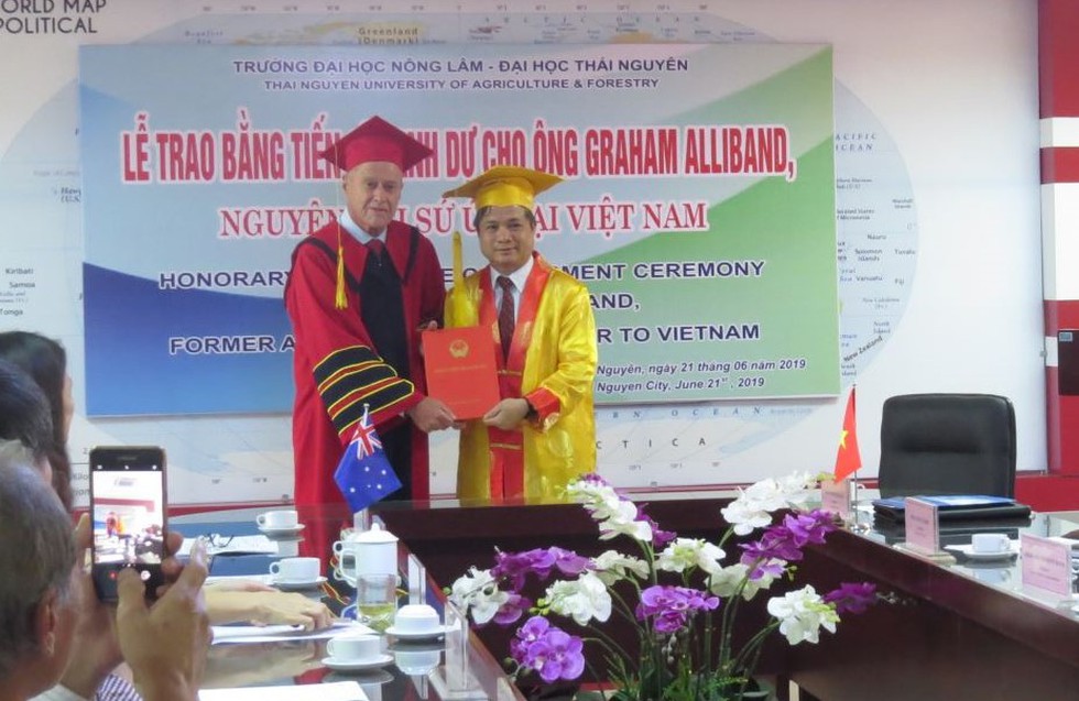 Graham Alliband: Cựu đại sứ 47 năm gắn bó với Việt Nam - Ảnh 2. Graham Alliband: Cựu đại sứ 47 năm gắn bó với Việt Nam - Ảnh 2.