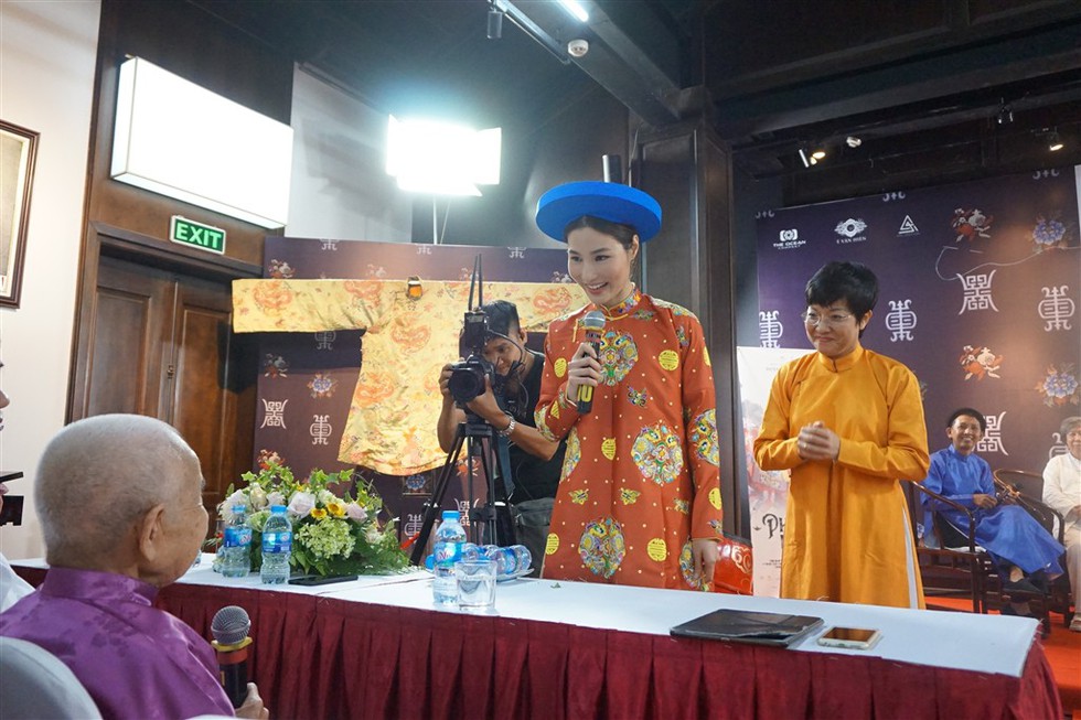 Phượng Khấu sẵn sàng nhận tranh cãi về trang phục xưa trong phim - Ảnh 5. Phượng Khấu sẵn sàng nhận tranh cãi về trang phục xưa trong phim - Ảnh 5.