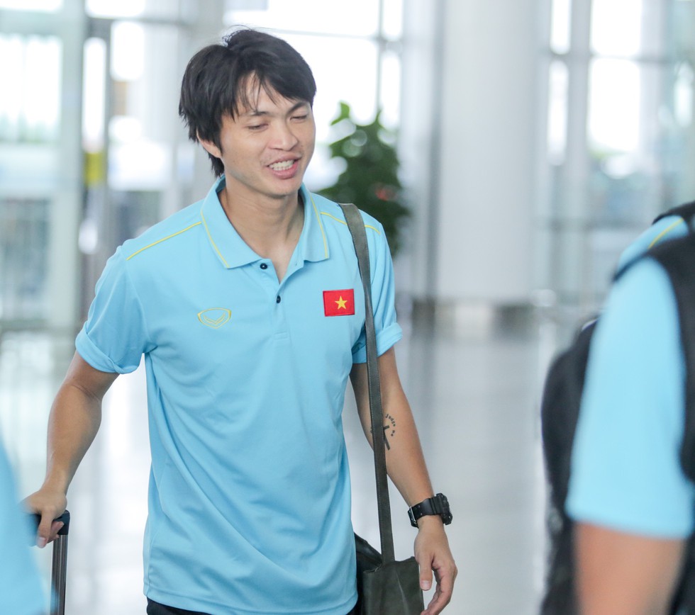 Tuyển thủ Việt Nam tự tin trong ngày sang Thái Lan thi đấu - Ảnh 7. Tuyển thủ Việt Nam tự tin trong ngày sang Thái Lan thi đấu - Ảnh 7.