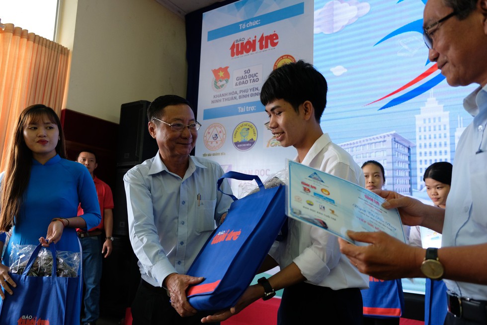 Những cuộc tiếp sức xúc động bất ngờ cùng Tiếp sức đến trường - Ảnh 8. Những cuộc tiếp sức xúc động bất ngờ cùng Tiếp sức đến trường - Ảnh 8.