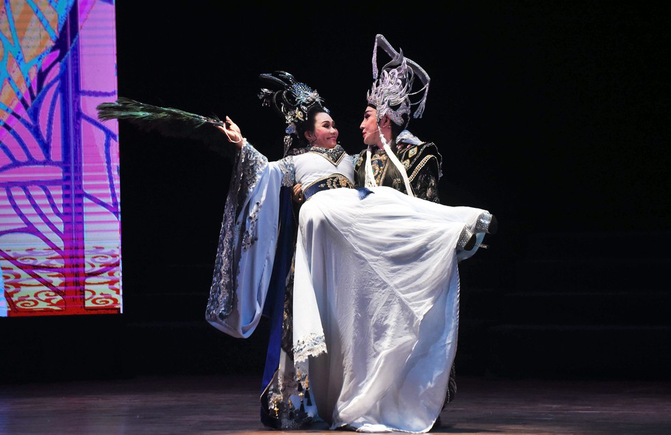 Ngọc Huyền, Tú Sương cùng hóa thân thành nàng Dương Quý Phi - Ảnh 4. Ngọc Huyền, Tú Sương cùng hóa thân thành nàng Dương Quý Phi - Ảnh 4.