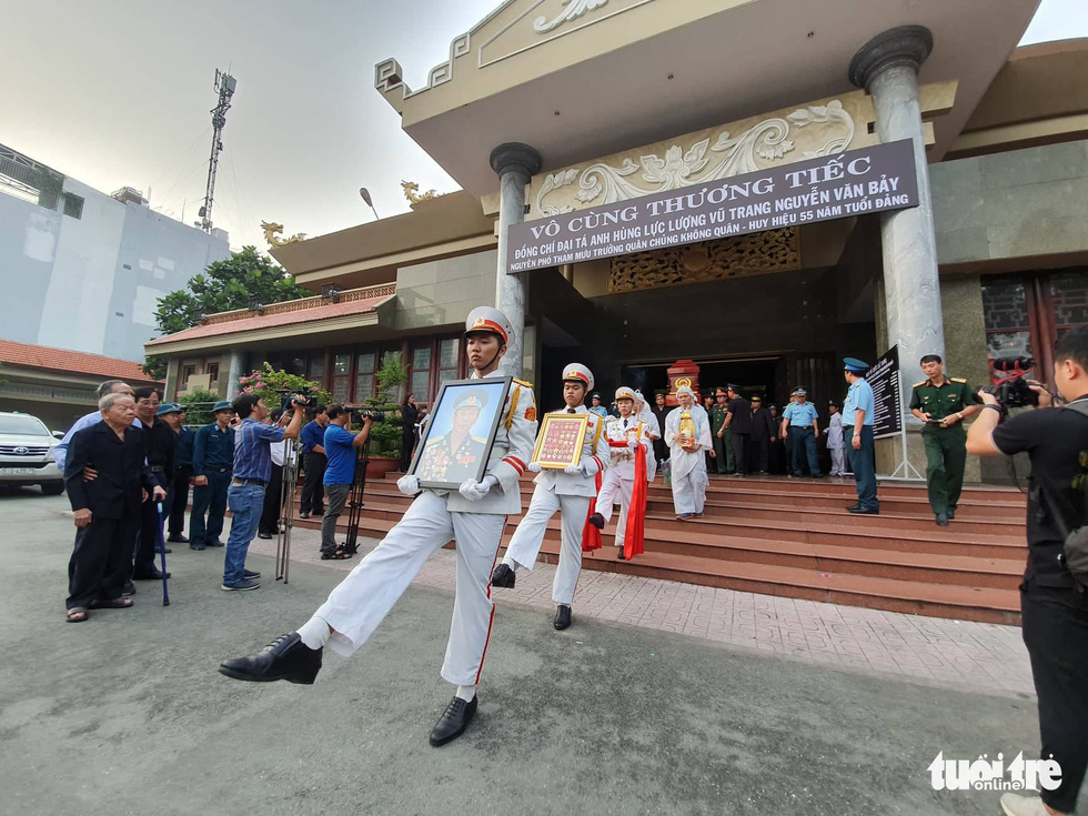 Tiễn đưa phi công phi thường Nguyễn Văn Bảy về quê nhà Lai Vung - Ảnh 1. Tiễn đưa phi công phi thường Nguyễn Văn Bảy về quê nhà Lai Vung - Ảnh 1.