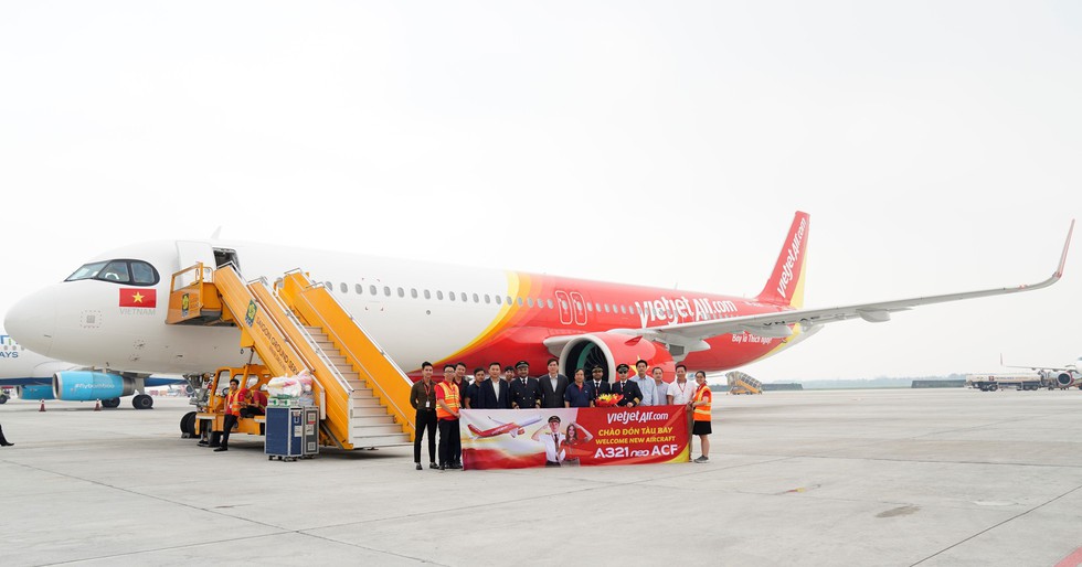 Vietjet nhận máy bay A321neo ACF 240 ghế đầu tiên trên thế giới - Ảnh 2. Vietjet nhận máy bay A321neo ACF 240 ghế đầu tiên trên thế giới - Ảnh 2.