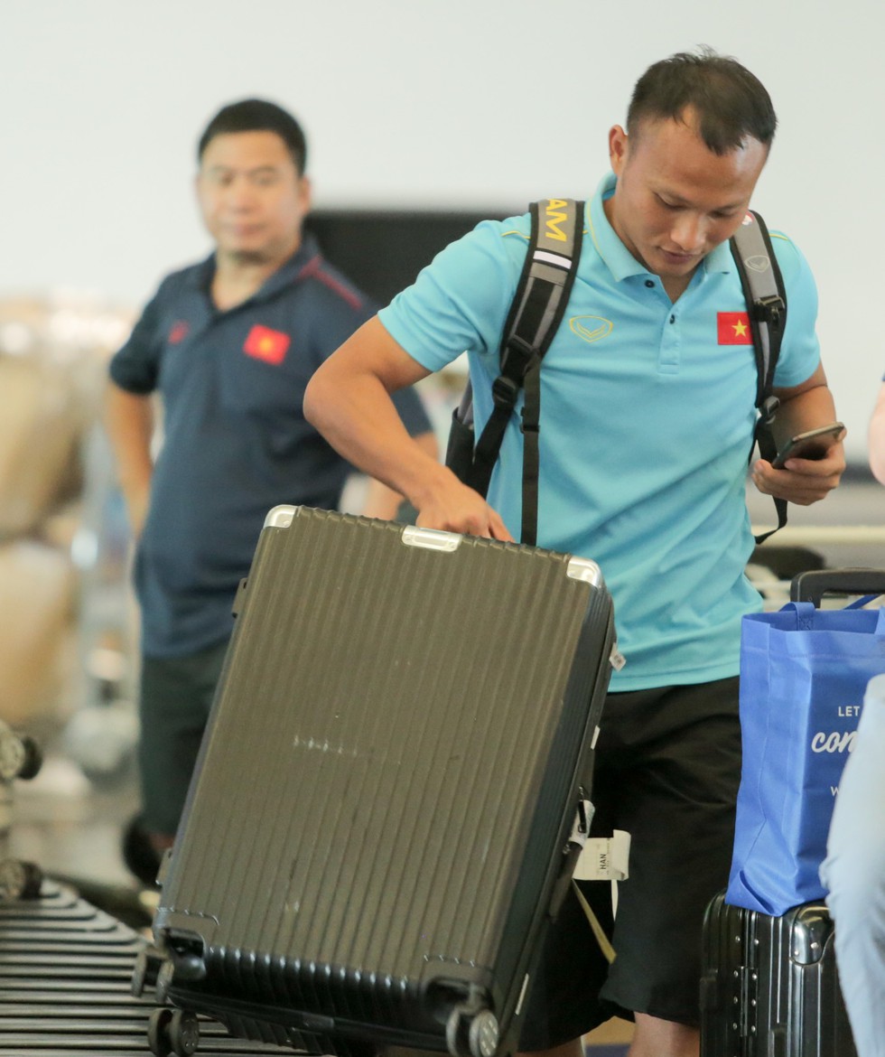 Vừa về nước, các tuyển thủ Việt Nam lại bận rộn với lịch trình mới - Ảnh 9. Vừa về nước, các tuyển thủ Việt Nam lại bận rộn với lịch trình mới - Ảnh 9.