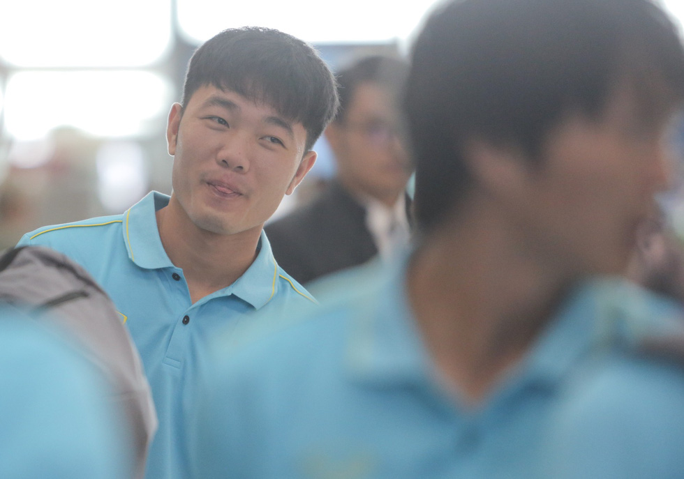 Vừa về nước, các tuyển thủ Việt Nam lại bận rộn với lịch trình mới - Ảnh 8. Vừa về nước, các tuyển thủ Việt Nam lại bận rộn với lịch trình mới - Ảnh 8.
