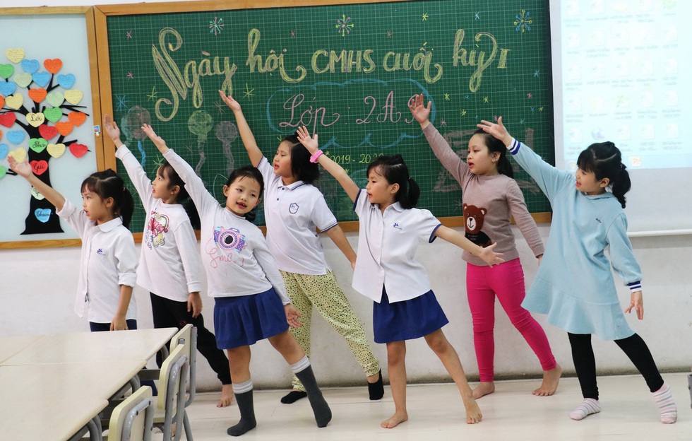 Học trò tiểu học tổ chức họp các bố mẹ - Ảnh 2. Học trò tiểu học tổ chức họp các bố mẹ - Ảnh 2.
