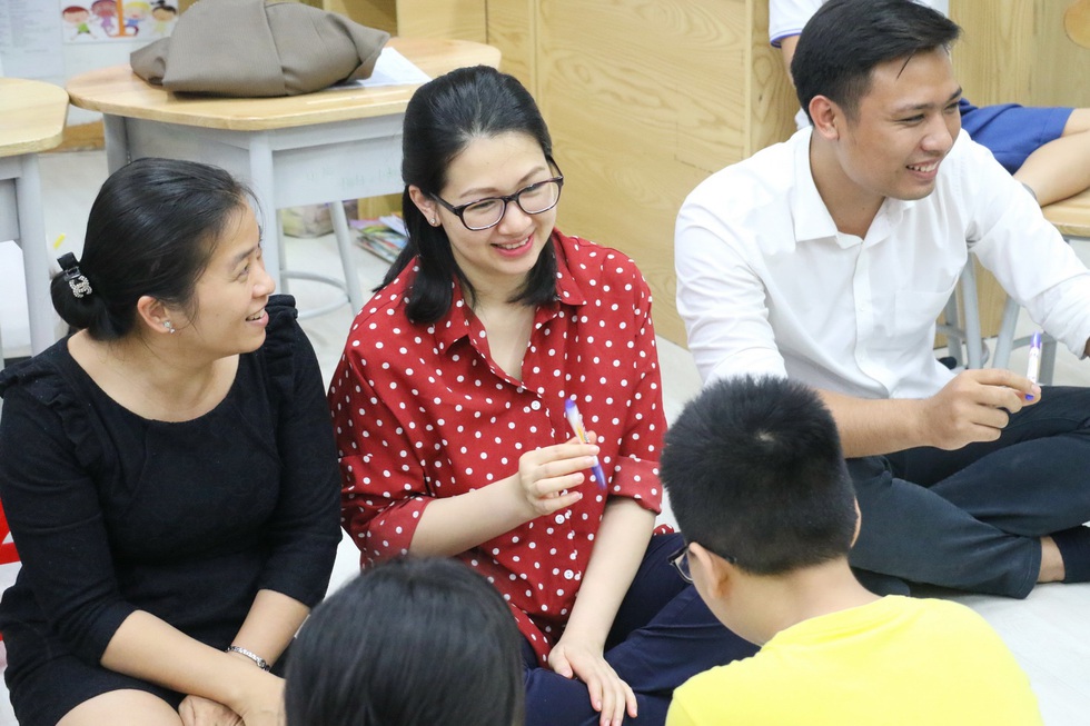 Học trò tiểu học tổ chức họp các bố mẹ - Ảnh 5. Học trò tiểu học tổ chức họp các bố mẹ - Ảnh 5.