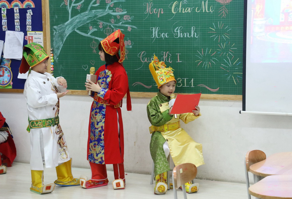 Học trò tiểu học tổ chức họp các bố mẹ - Ảnh 3. Học trò tiểu học tổ chức họp các bố mẹ - Ảnh 3.