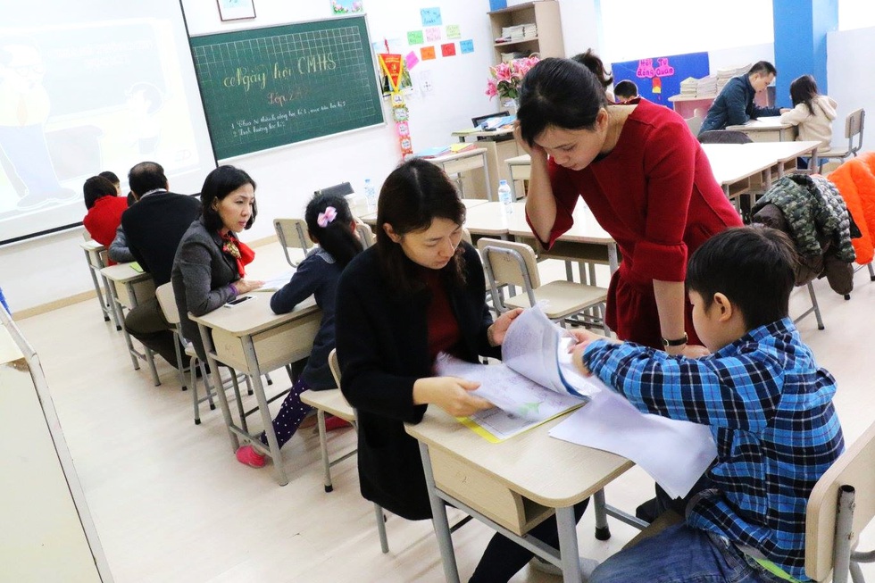Học trò tiểu học tổ chức họp các bố mẹ - Ảnh 9. Học trò tiểu học tổ chức họp các bố mẹ - Ảnh 9.
