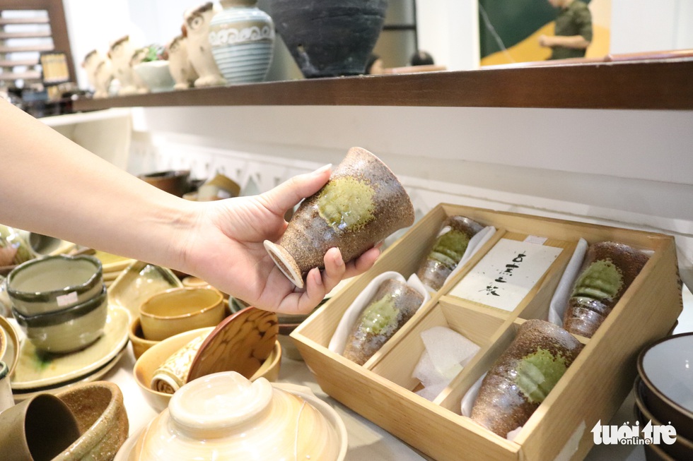 Độc đáo phiên chợ đồ gốm trong quán cafe - Ảnh 8. Độc đáo phiên chợ đồ gốm trong quán cafe - Ảnh 8.