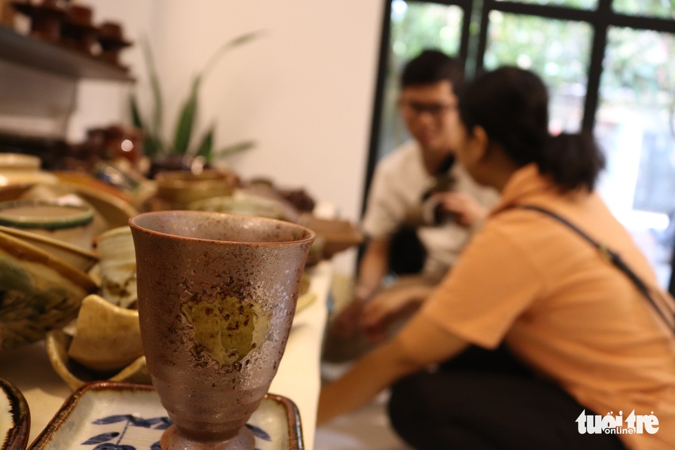 Độc đáo phiên chợ đồ gốm trong quán cafe - Ảnh 4. Độc đáo phiên chợ đồ gốm trong quán cafe - Ảnh 4.