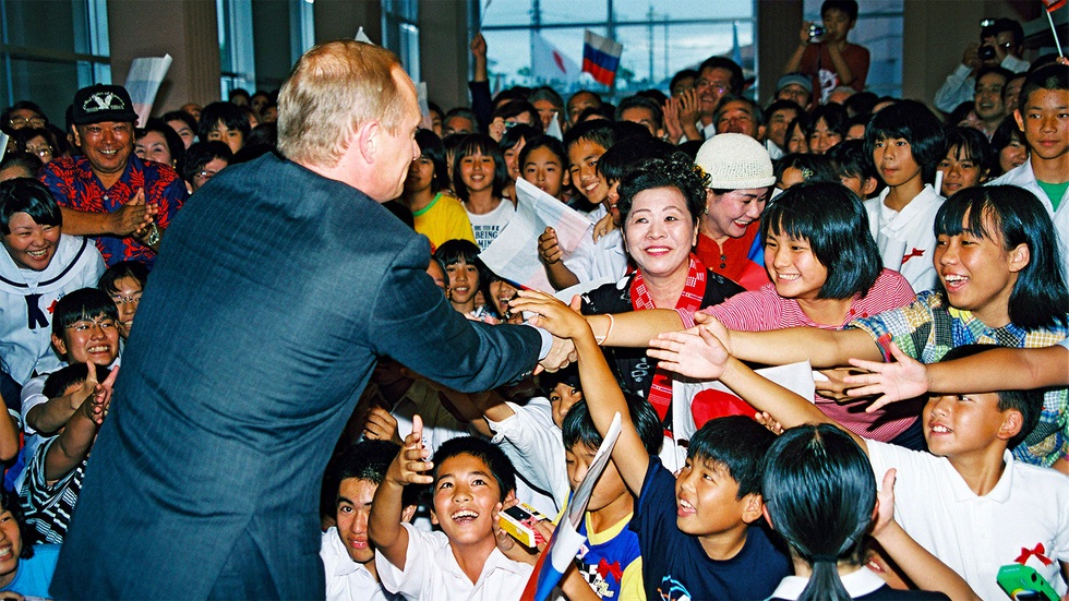 Nhảy múa cùng Bush, và những hình ảnh thú vị 20 năm ông Putin nắm quyền - Ảnh 3. Nhảy múa cùng Bush, và những hình ảnh thú vị 20 năm ông Putin nắm quyền - Ảnh 3.