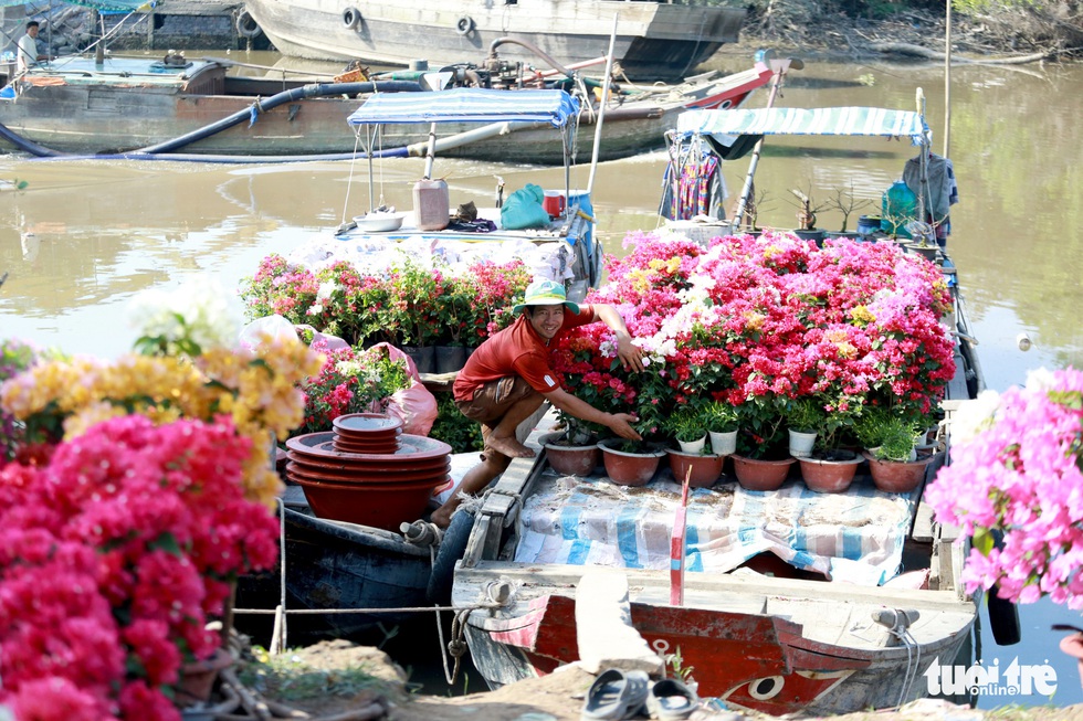 Vượt dòng Cửu Long, ghe hoa về phố - Ảnh 9. Vượt dòng Cửu Long, ghe hoa về phố - Ảnh 9.