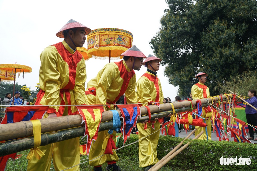 Thả cá chép, dựng cây nêu đón năm mới tại Hoàng thành Thăng Long - Ảnh 4. Thả cá chép, dựng cây nêu đón năm mới tại Hoàng thành Thăng Long - Ảnh 4.